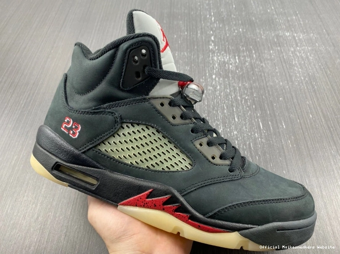 Official Maikesneakers DR0092-001 Gore-Tex Off Noir Air Jordan 5 0724